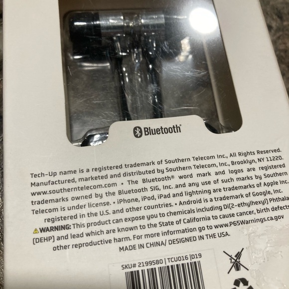 NIB Tech Up Universal Wireless Earbuds - Picture 2 of 3